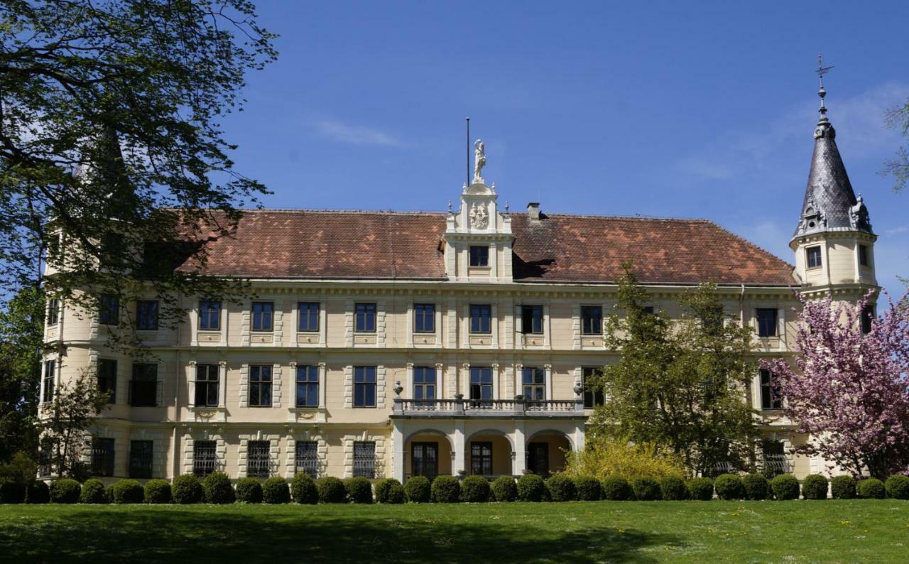 Schloss Puchberg เวลส์ ภายนอก รูปภาพ